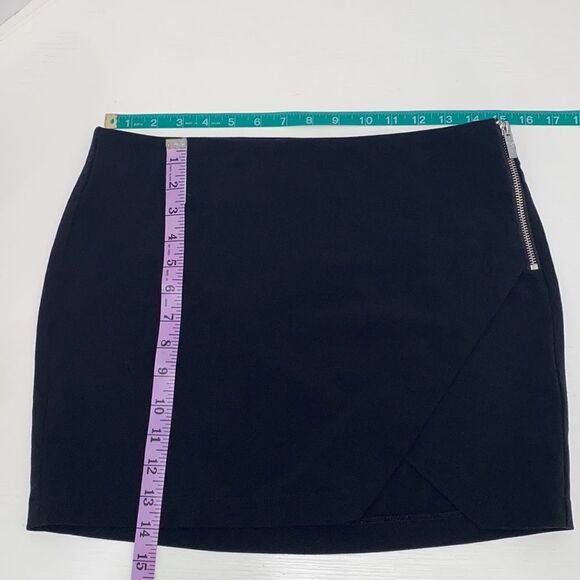 Guess Front Split Solid Black Mini Skirt Size Small - Picture 11 of 11